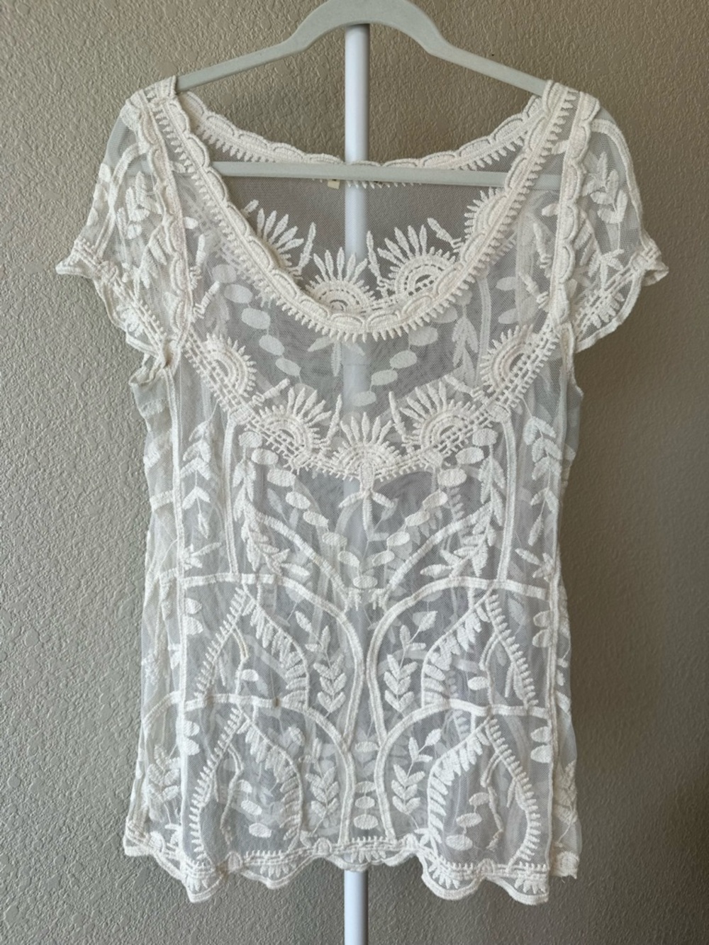 Capri cream sheer lace boho style short sleeve top size medium